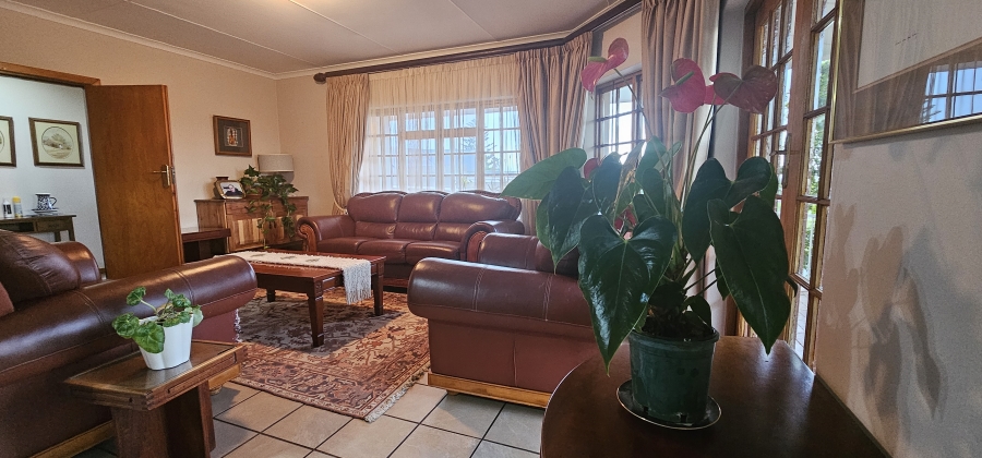 3 Bedroom Property for Sale in Middedorp Western Cape